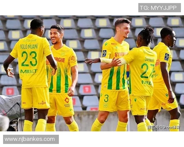 贾兹拉与胡独立的较量揭示了足球战术与团队合作的重要性